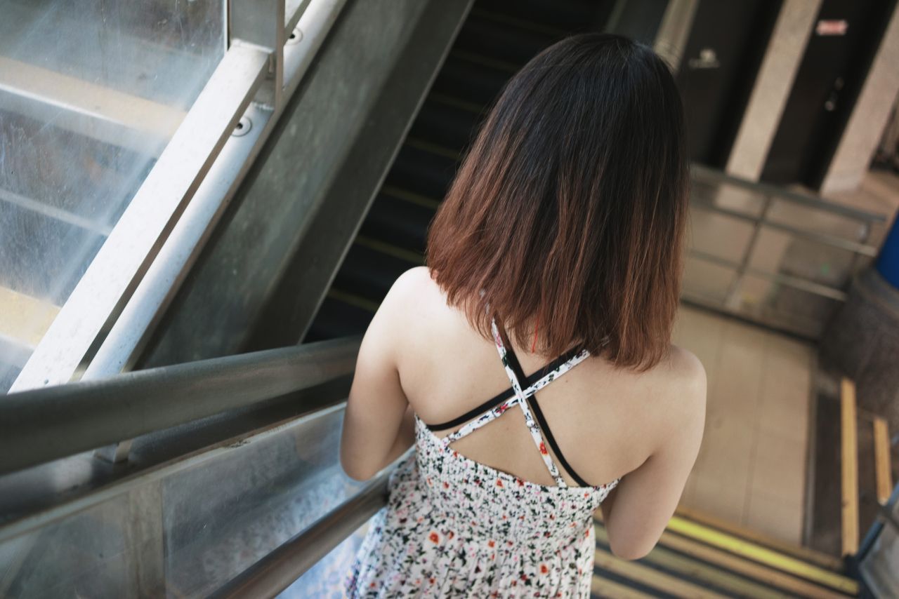 听，海哭的声音 沙滩 人像 海滩 摄影 听海 海滩