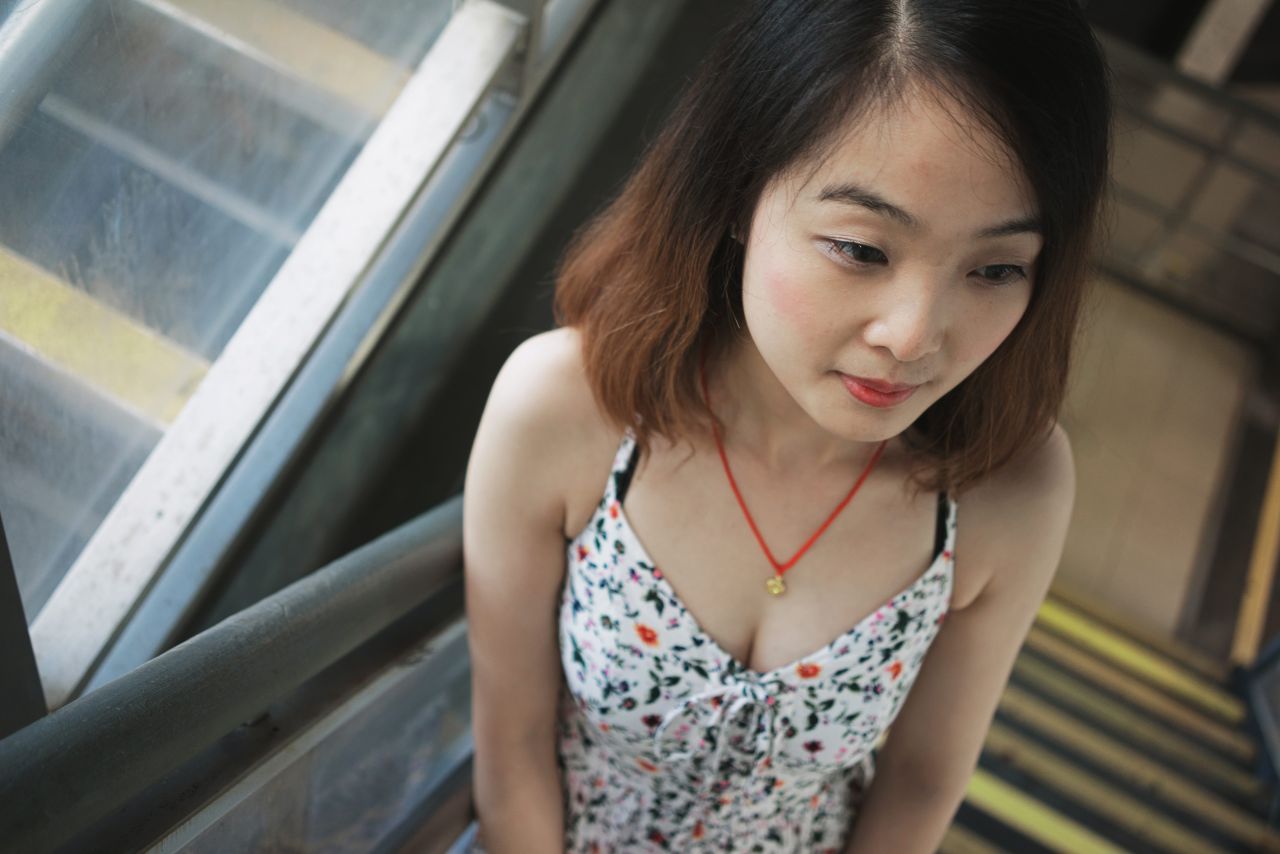 听，海哭的声音 沙滩 人像 海滩 摄影 听海 海滩