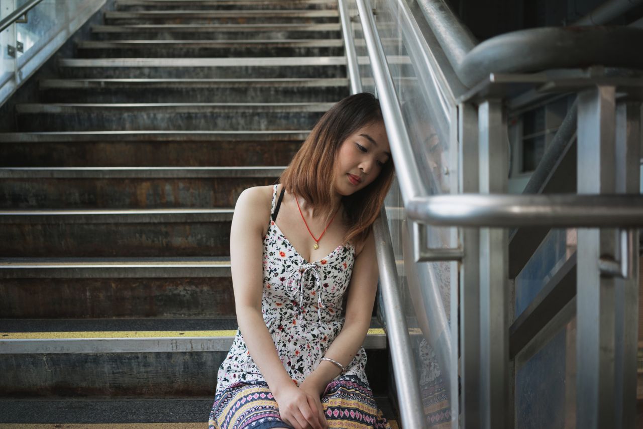 听，海哭的声音 沙滩 人像 海滩 摄影 听海 海滩