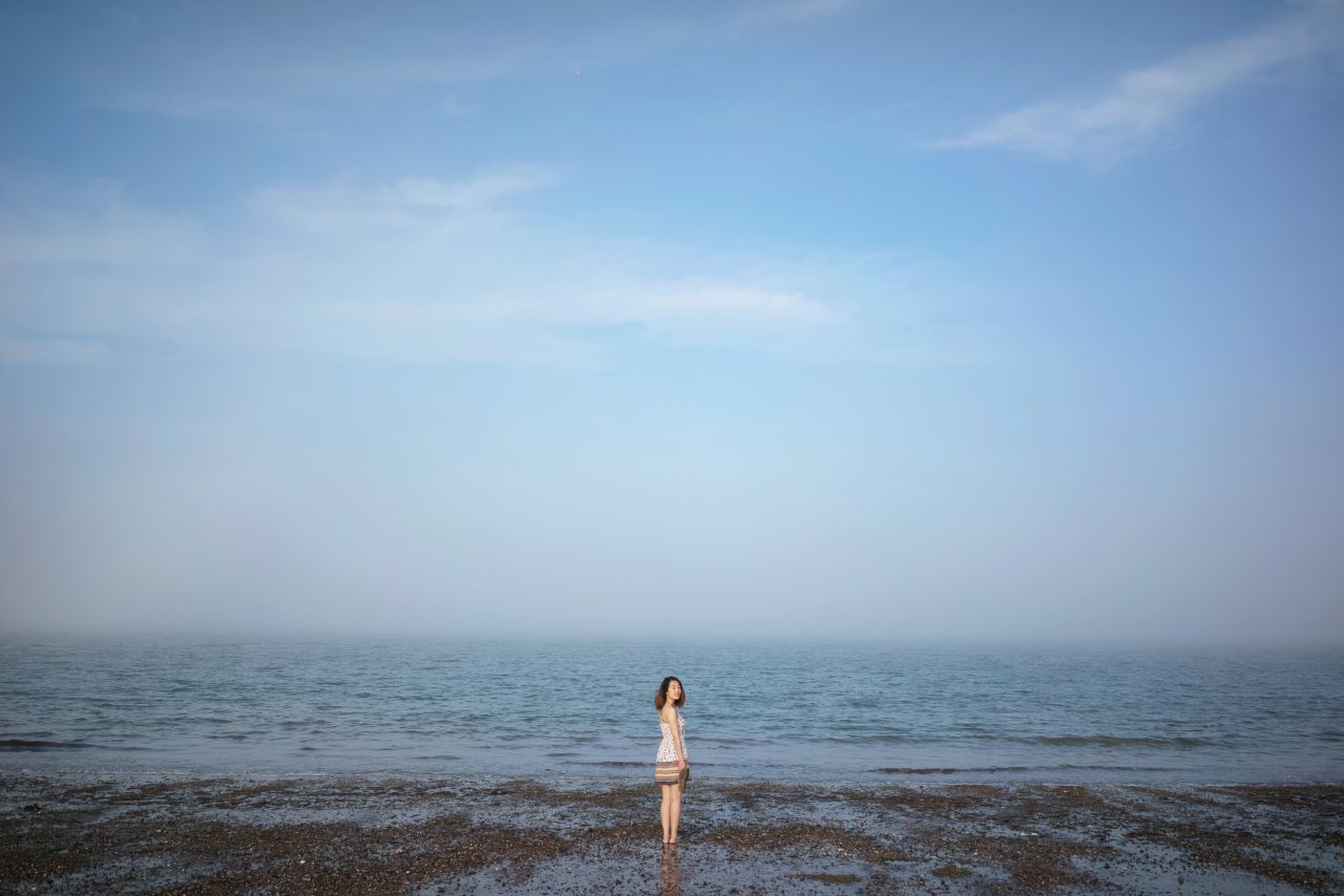 听，海哭的声音 沙滩 人像 海滩 摄影 听海 海滩