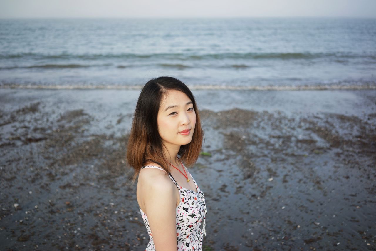 听，海哭的声音 沙滩 人像 海滩 摄影 听海 海滩