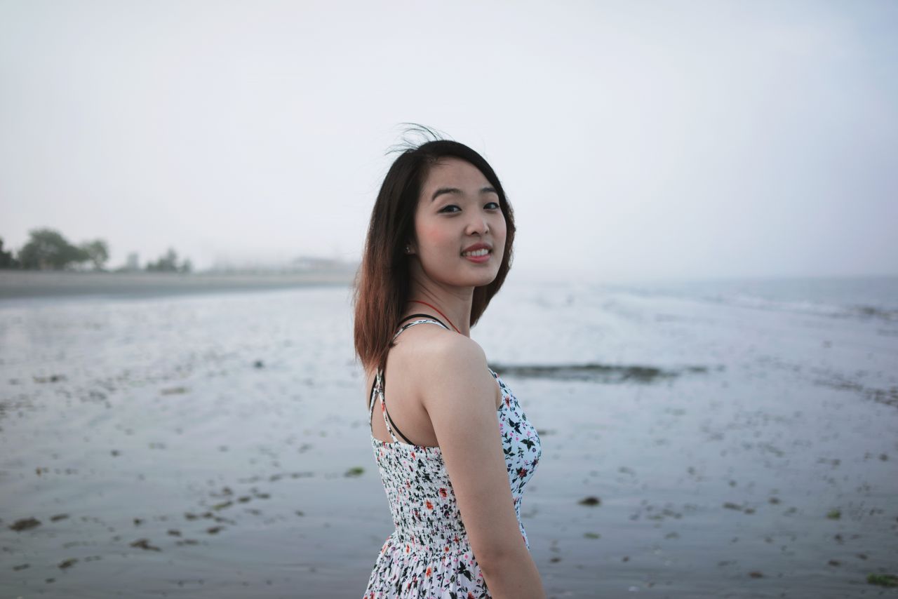 听，海哭的声音 沙滩 人像 海滩 摄影 听海 海滩