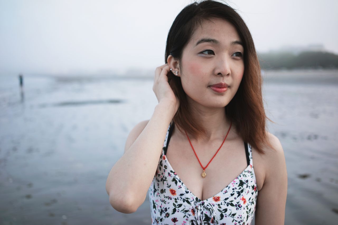 听，海哭的声音 沙滩 人像 海滩 摄影 听海 海滩