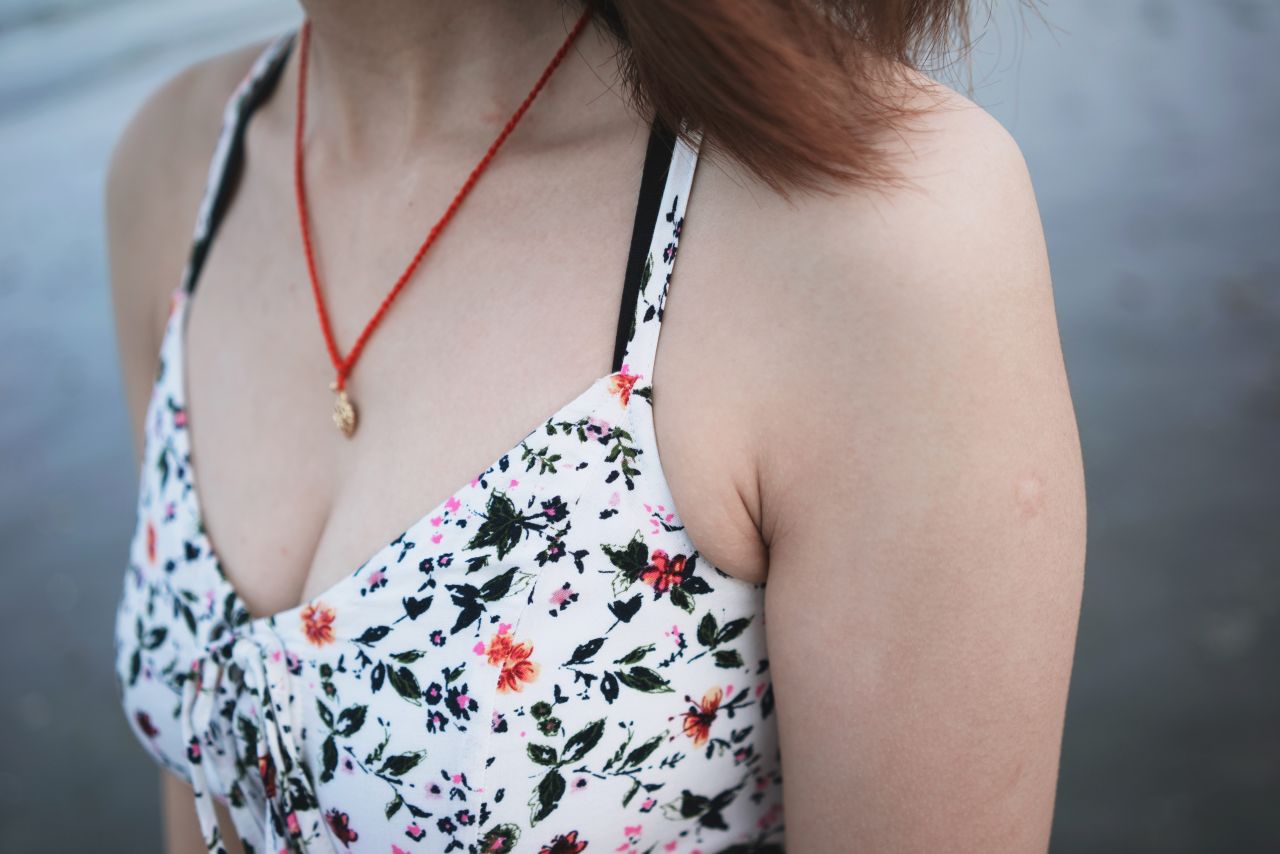 听，海哭的声音 沙滩 人像 海滩 摄影 听海 海滩