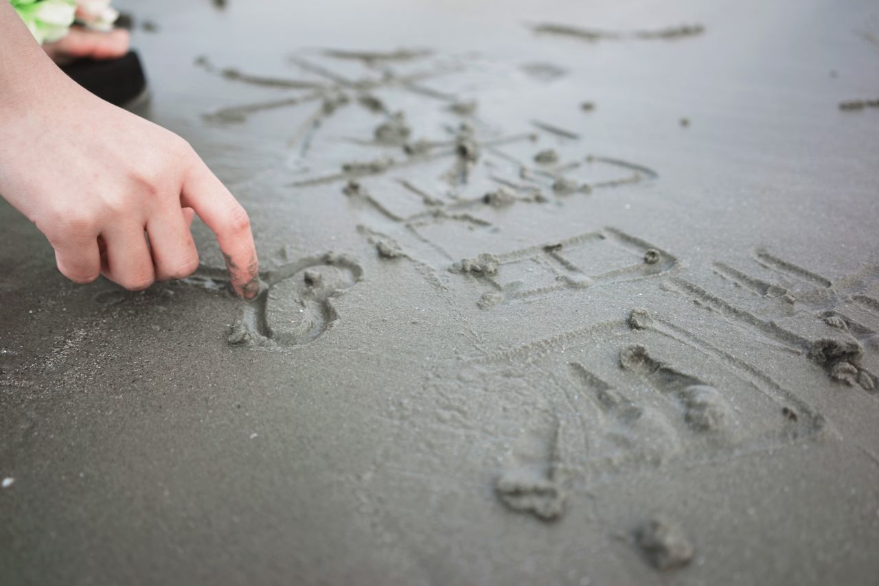 听，海哭的声音 沙滩 人像 海滩 摄影 听海 海滩