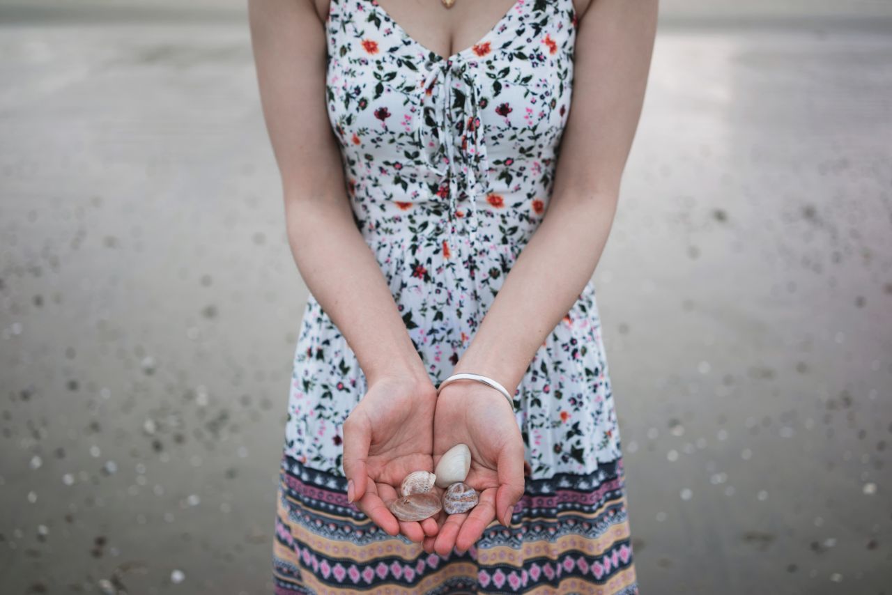 听，海哭的声音 沙滩 人像 海滩 摄影 听海 海滩