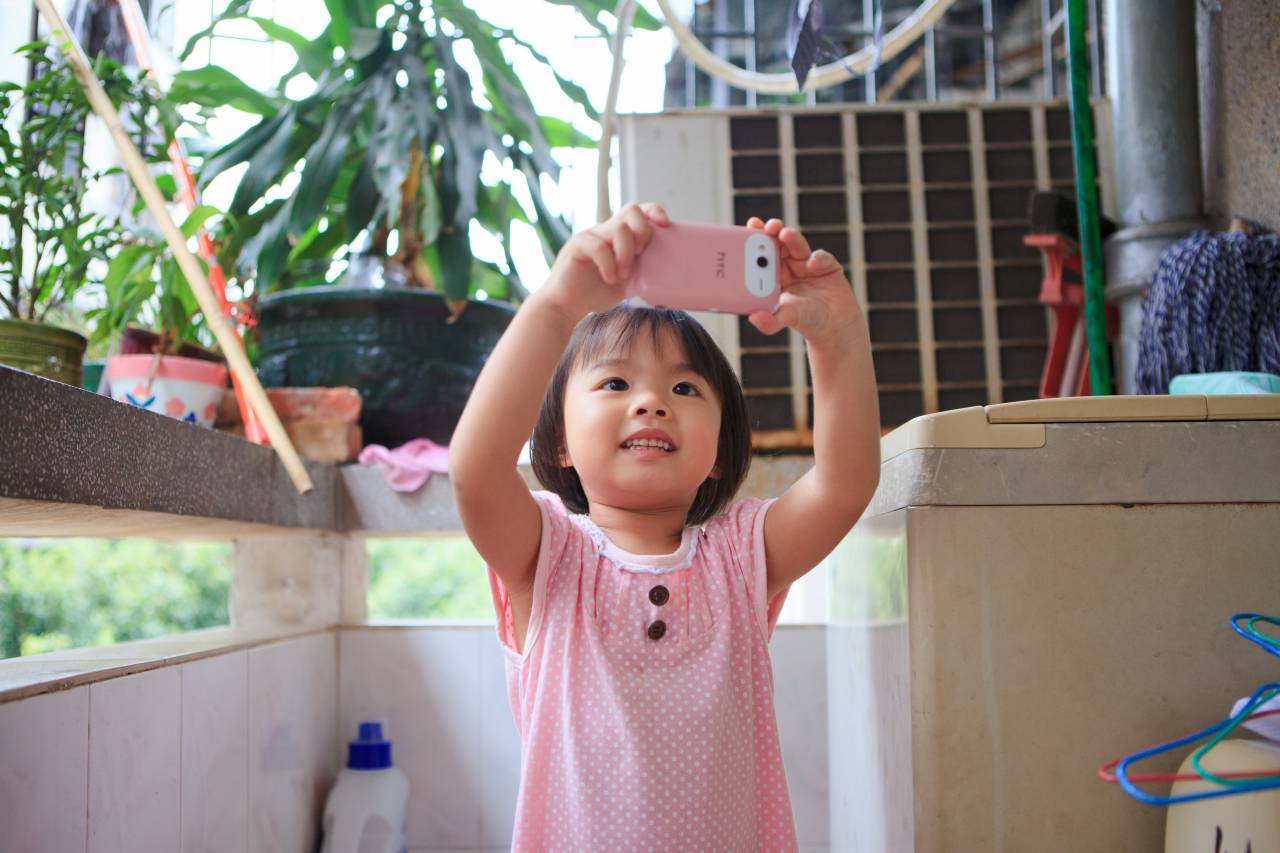 同小朋友们去吃M记 儿童 小朋友 可爱 娃娃 M记 天真 慈慈