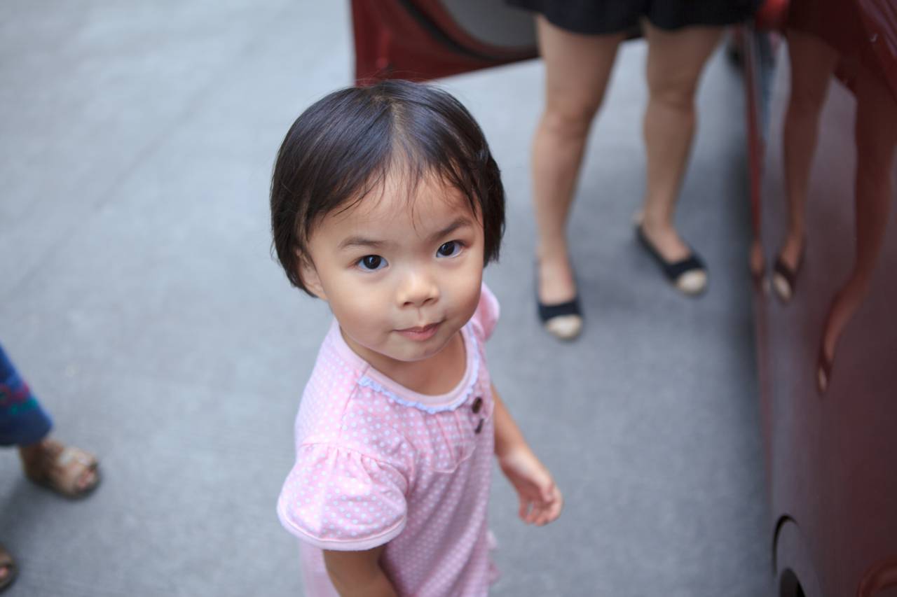 同小朋友们去吃M记 儿童 小朋友 可爱 娃娃 M记 天真 慈慈