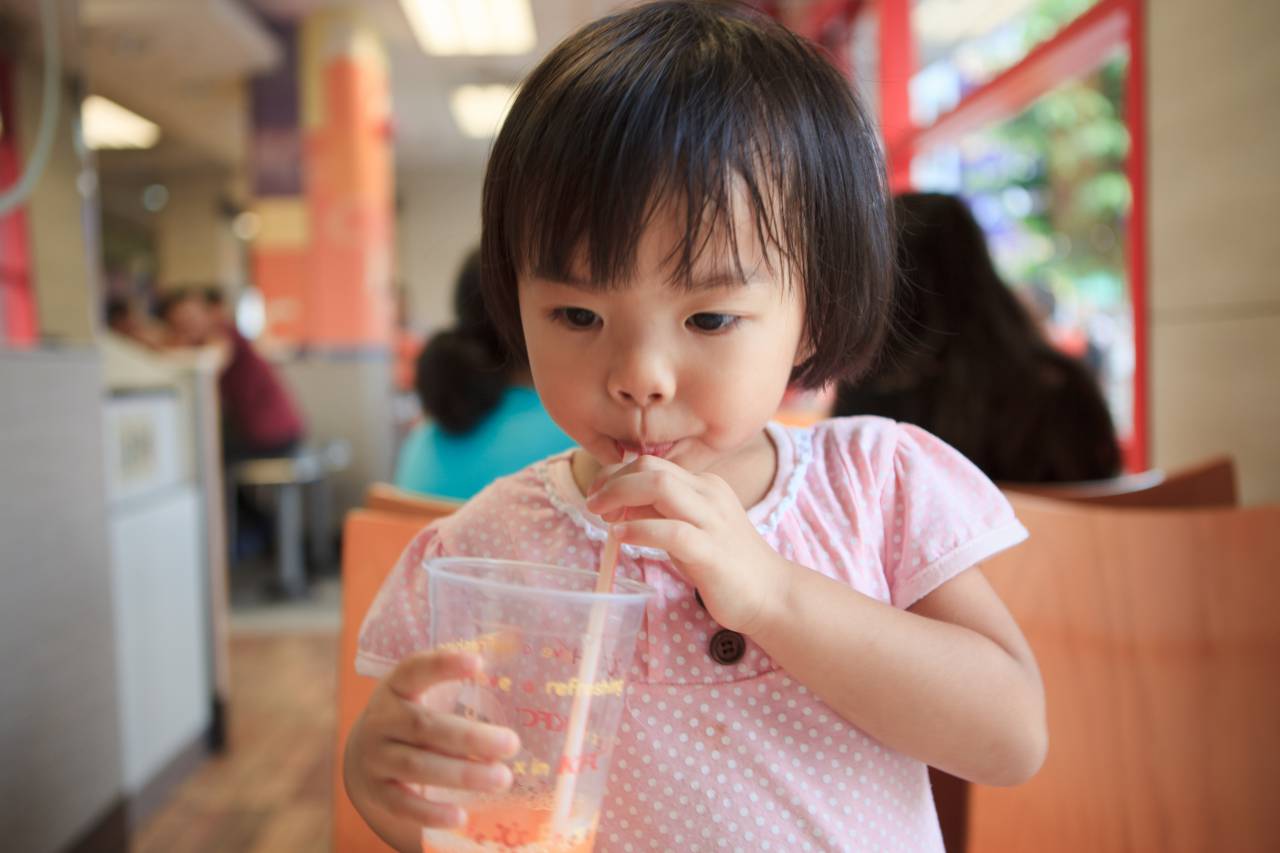 同小朋友们去吃M记 儿童 小朋友 可爱 娃娃 M记 天真 慈慈