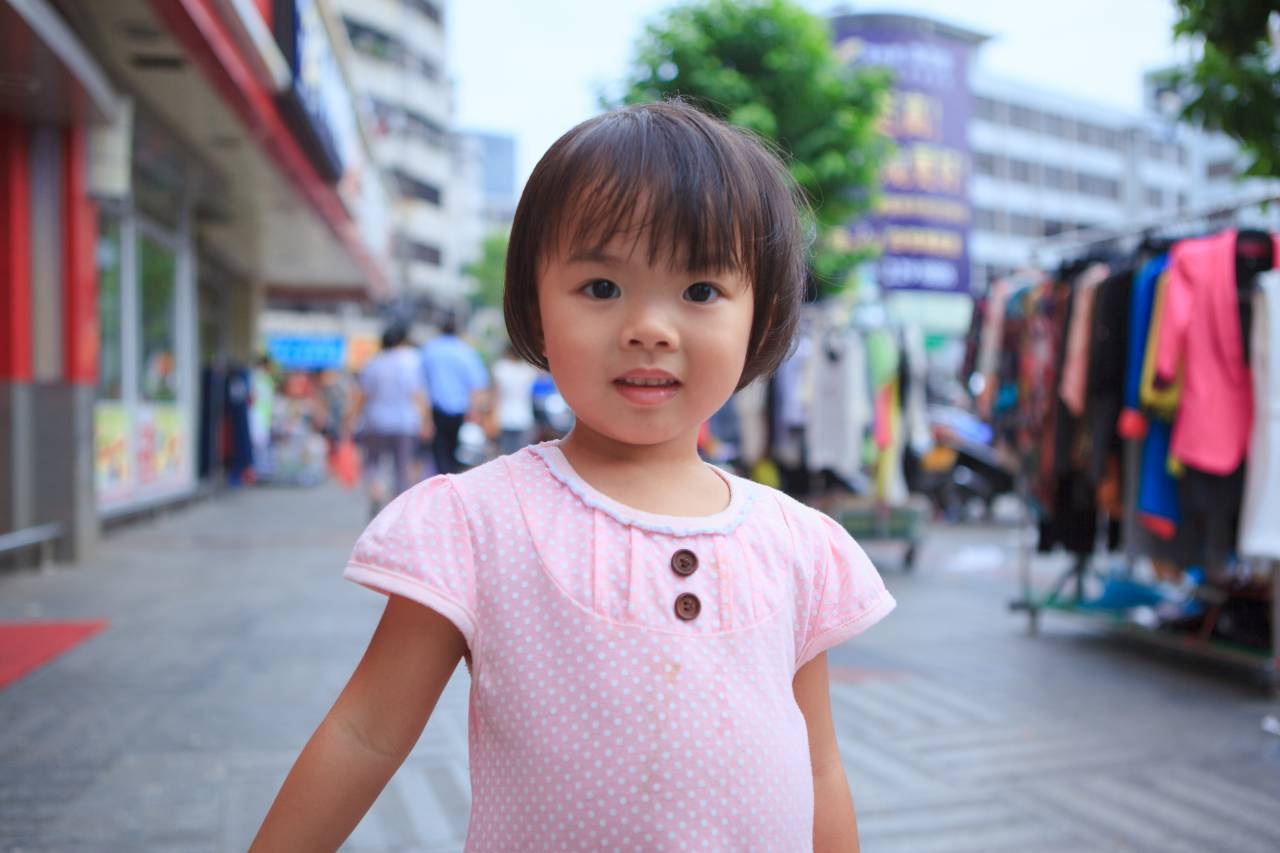 同小朋友们去吃M记 儿童 小朋友 可爱 娃娃 M记 天真 慈慈