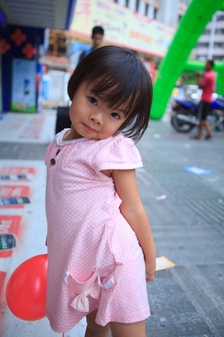 同小朋友们去吃M记 儿童 小朋友 可爱 娃娃 M记 天真 慈慈