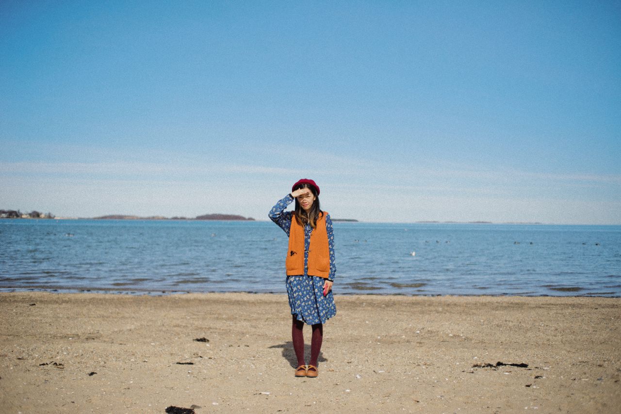 春天芦苇草下的薯仔仪 芦苇人像 初夏 海旁 日系 少女 薯仔仪 模特