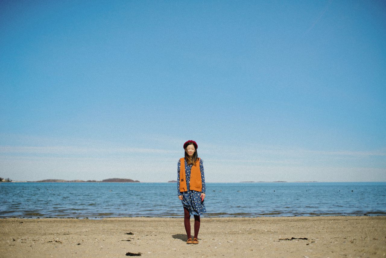 春天芦苇草下的薯仔仪 芦苇人像 初夏 海旁 日系 少女 薯仔仪 模特