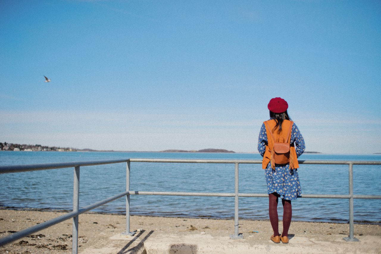 春天芦苇草下的薯仔仪 芦苇人像 初夏 海旁 日系 少女 薯仔仪 模特