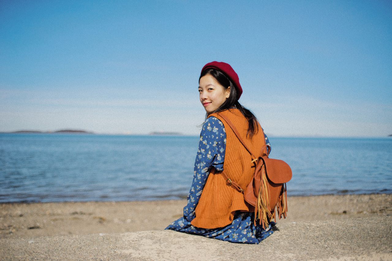 春天芦苇草下的薯仔仪 芦苇人像 初夏 海旁 日系 少女 薯仔仪 模特