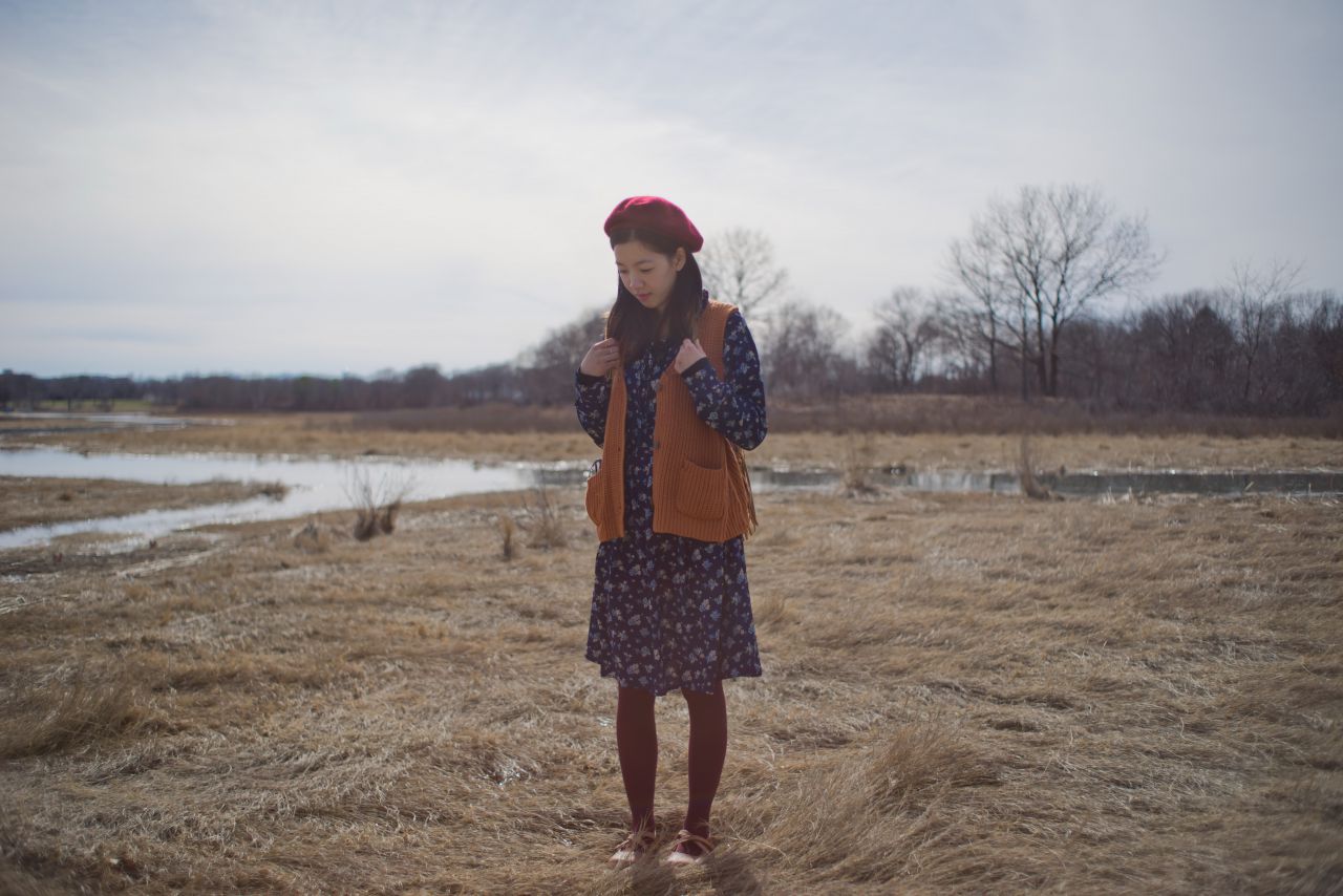 春天芦苇草下的薯仔仪 芦苇人像 初夏 海旁 日系 少女 薯仔仪 模特