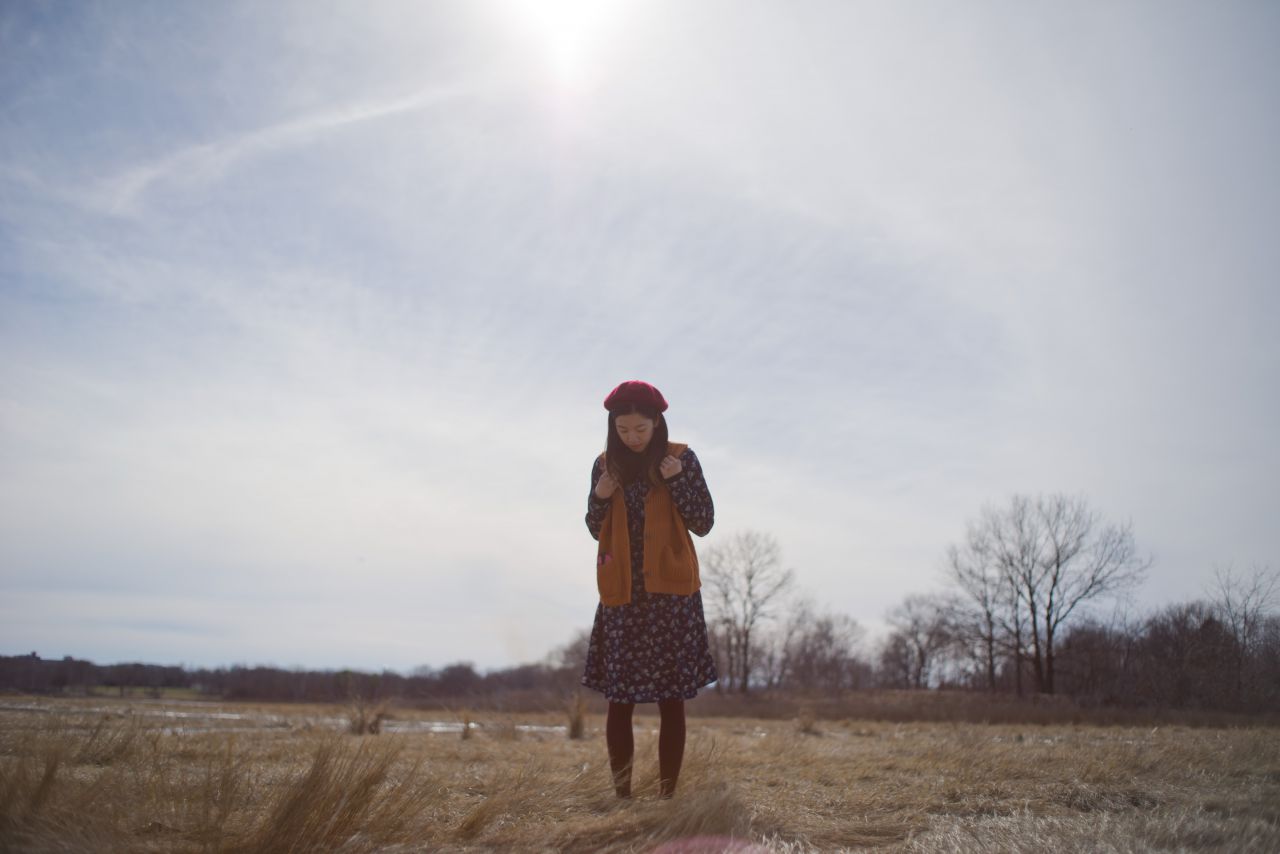 春天芦苇草下的薯仔仪 芦苇人像 初夏 海旁 日系 少女 薯仔仪 模特