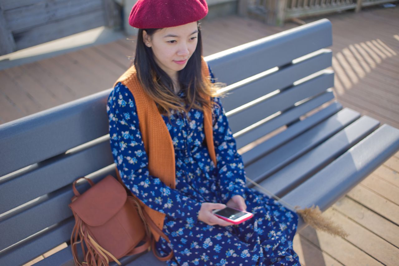 春天芦苇草下的薯仔仪 芦苇人像 初夏 海旁 日系 少女 薯仔仪 模特