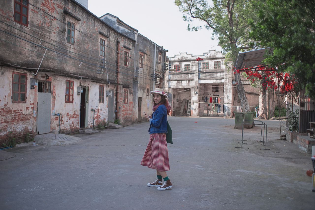 赤坎古镇下的薯片仪 日系 人像 赤坎 古镇 外拍 薯仔仪 摄影 少女 欧陆人像 赤坎人像
