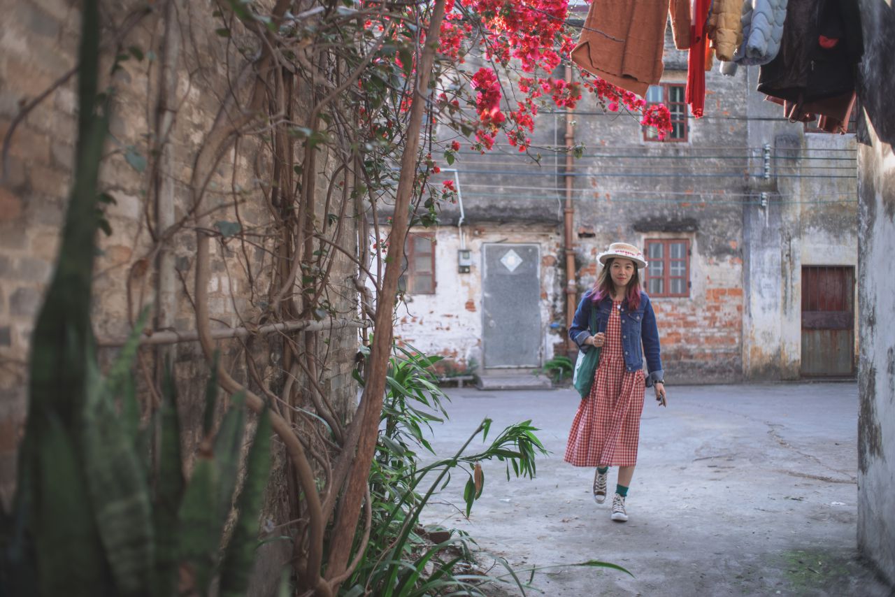 赤坎古镇下的薯片仪 日系 人像 赤坎 古镇 外拍 薯仔仪 摄影 少女 欧陆人像 赤坎人像
