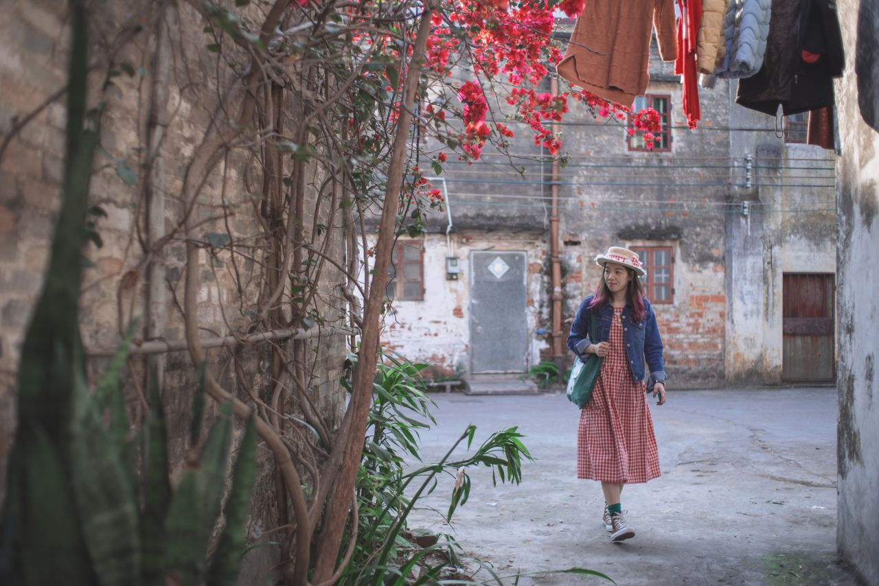 赤坎古镇下的薯片仪 日系 人像 赤坎 古镇 外拍 薯仔仪 摄影 少女 欧陆人像 赤坎人像