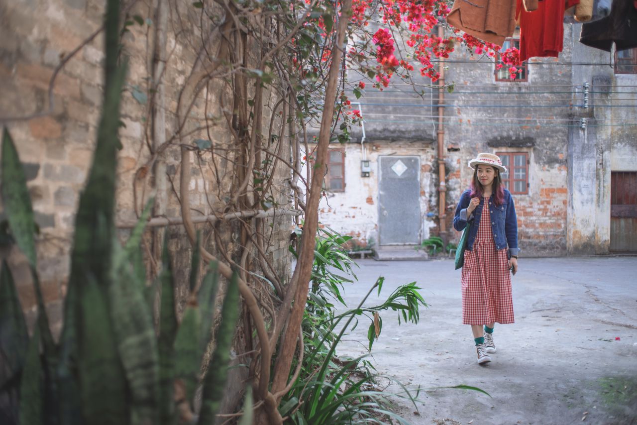 赤坎古镇下的薯片仪 日系 人像 赤坎 古镇 外拍 薯仔仪 摄影 少女 欧陆人像 赤坎人像