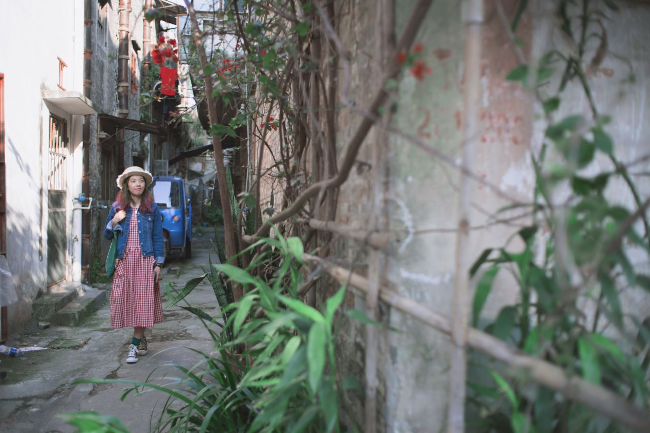 赤坎古镇下的薯片仪 日系 人像 赤坎 古镇 外拍 薯仔仪 摄影 少女 欧陆人像 赤坎人像