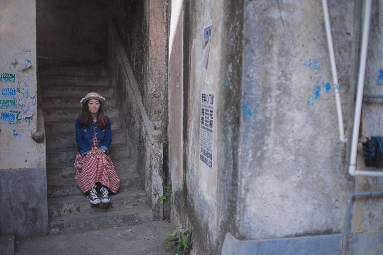 赤坎古镇下的薯片仪 日系 人像 赤坎 古镇 外拍 薯仔仪 摄影 少女 欧陆人像 赤坎人像