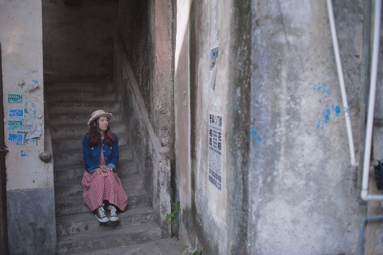 赤坎古镇下的薯片仪 日系 人像 赤坎 古镇 外拍 薯仔仪 摄影 少女 欧陆人像 赤坎人像