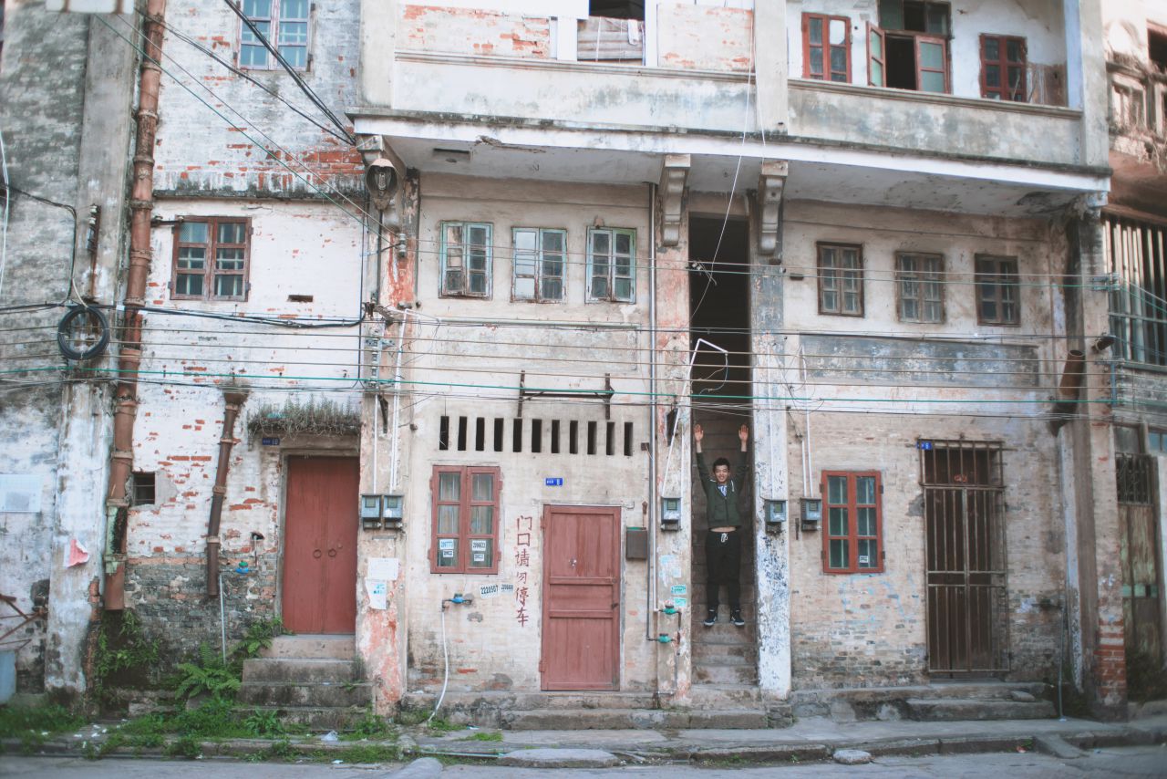 赤坎古镇下的薯片仪 日系 人像 赤坎 古镇 外拍 薯仔仪 摄影 少女 欧陆人像 赤坎人像