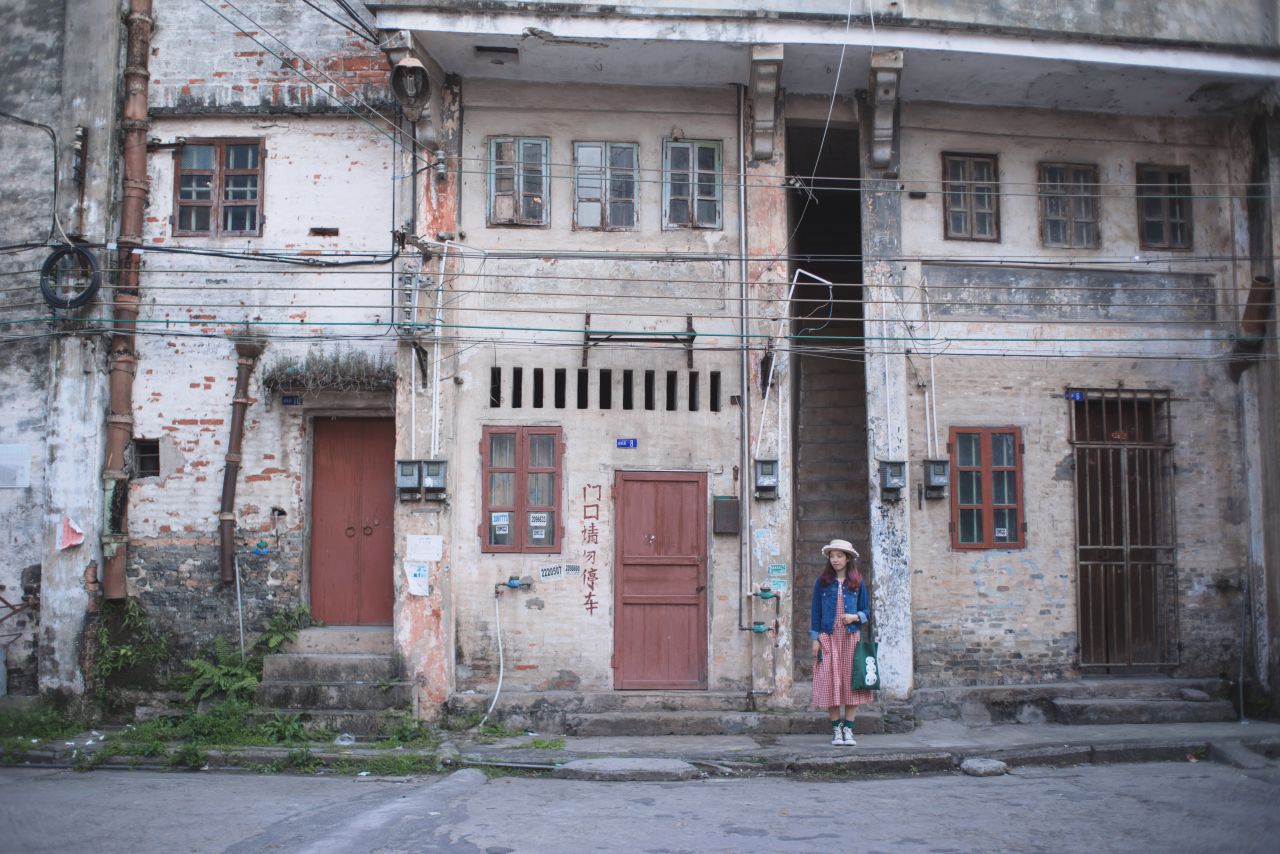 赤坎古镇下的薯片仪 日系 人像 赤坎 古镇 外拍 薯仔仪 摄影 少女 欧陆人像 赤坎人像