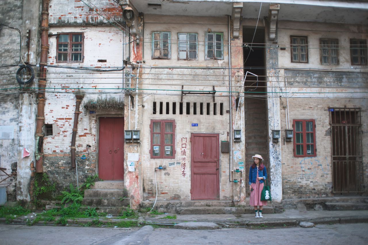 赤坎古镇下的薯片仪 日系 人像 赤坎 古镇 外拍 薯仔仪 摄影 少女 欧陆人像 赤坎人像