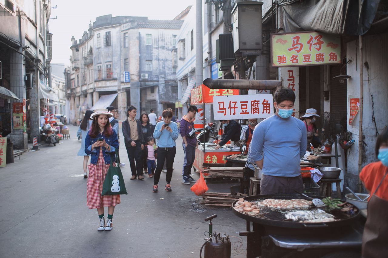 赤坎古镇下的薯片仪 日系 人像 赤坎 古镇 外拍 薯仔仪 摄影 少女 欧陆人像 赤坎人像