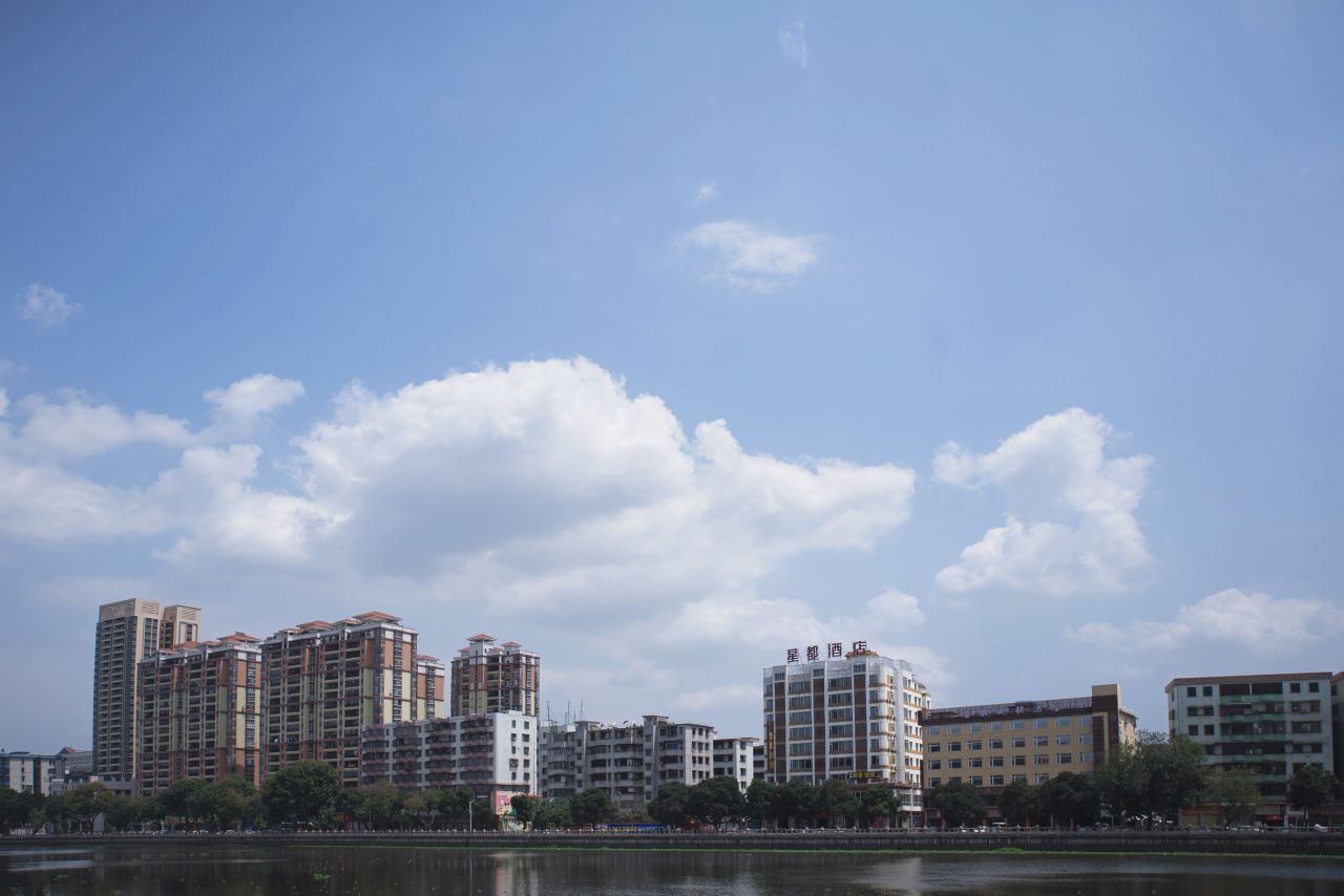 蓝天白云下的三埠 散步 三埠 长沙 半岛 潭江 街景 街道 开平 步行