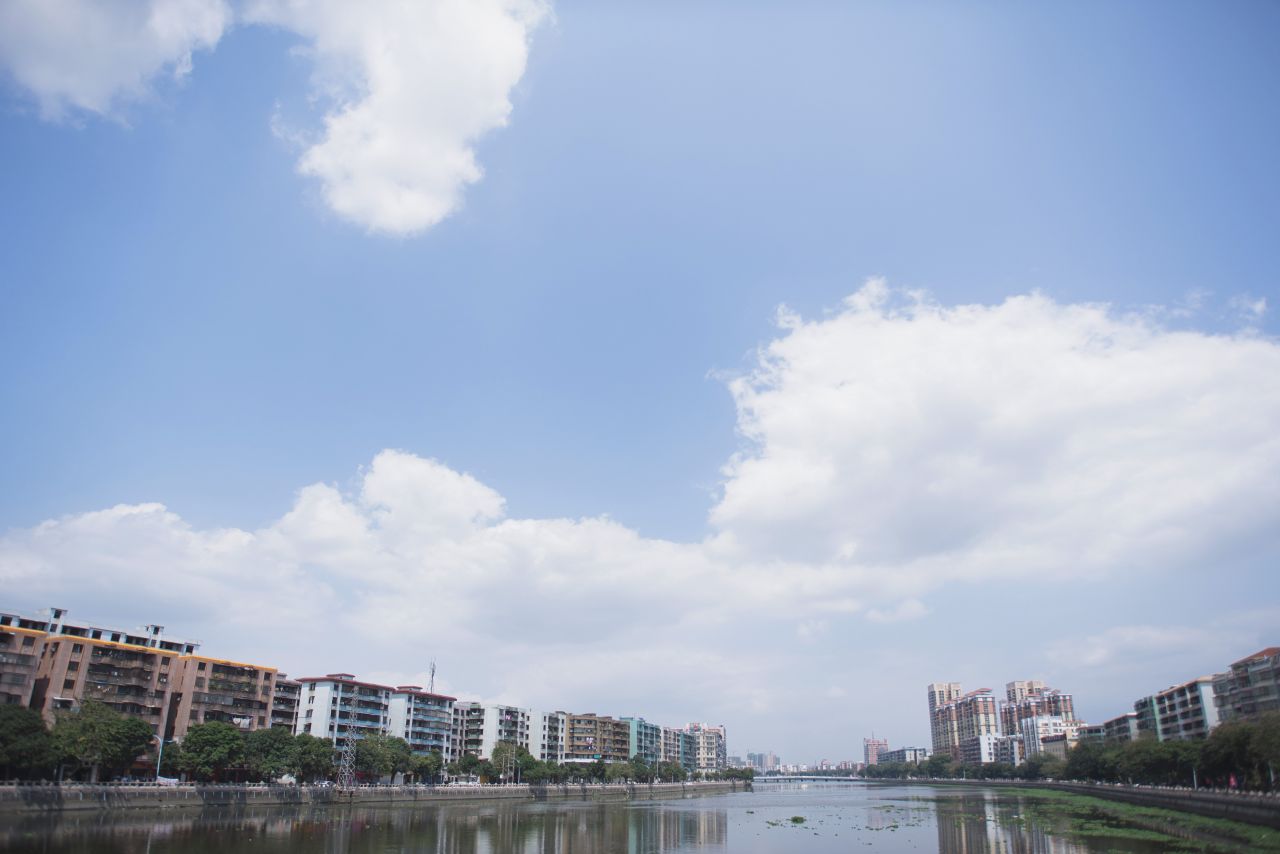 蓝天白云下的三埠 散步 三埠 长沙 半岛 潭江 街景 街道 开平 步行