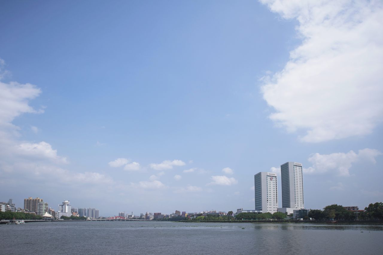 蓝天白云下的三埠 散步 三埠 长沙 半岛 潭江 街景 街道 开平 步行