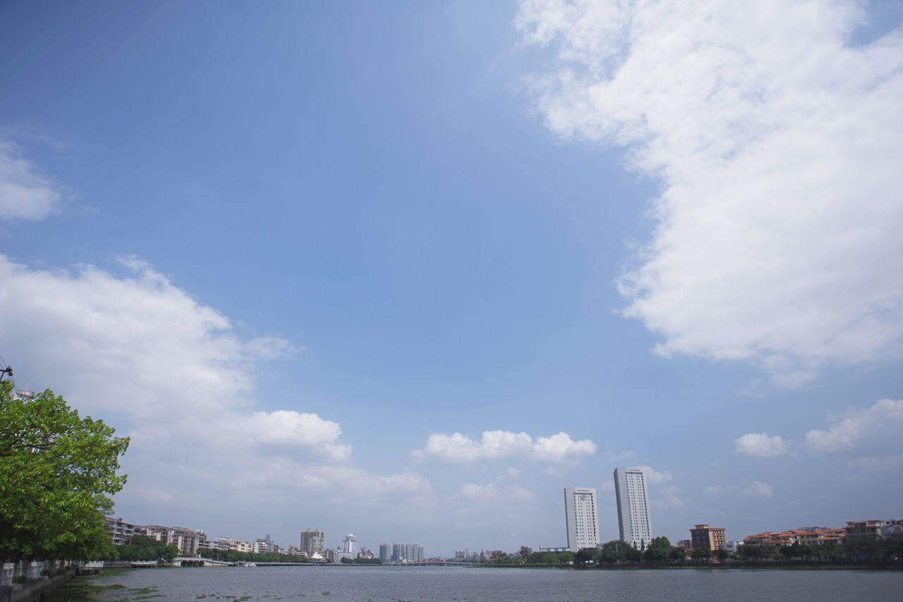 蓝天白云下的三埠 散步 三埠 长沙 半岛 潭江 街景 街道 开平 步行