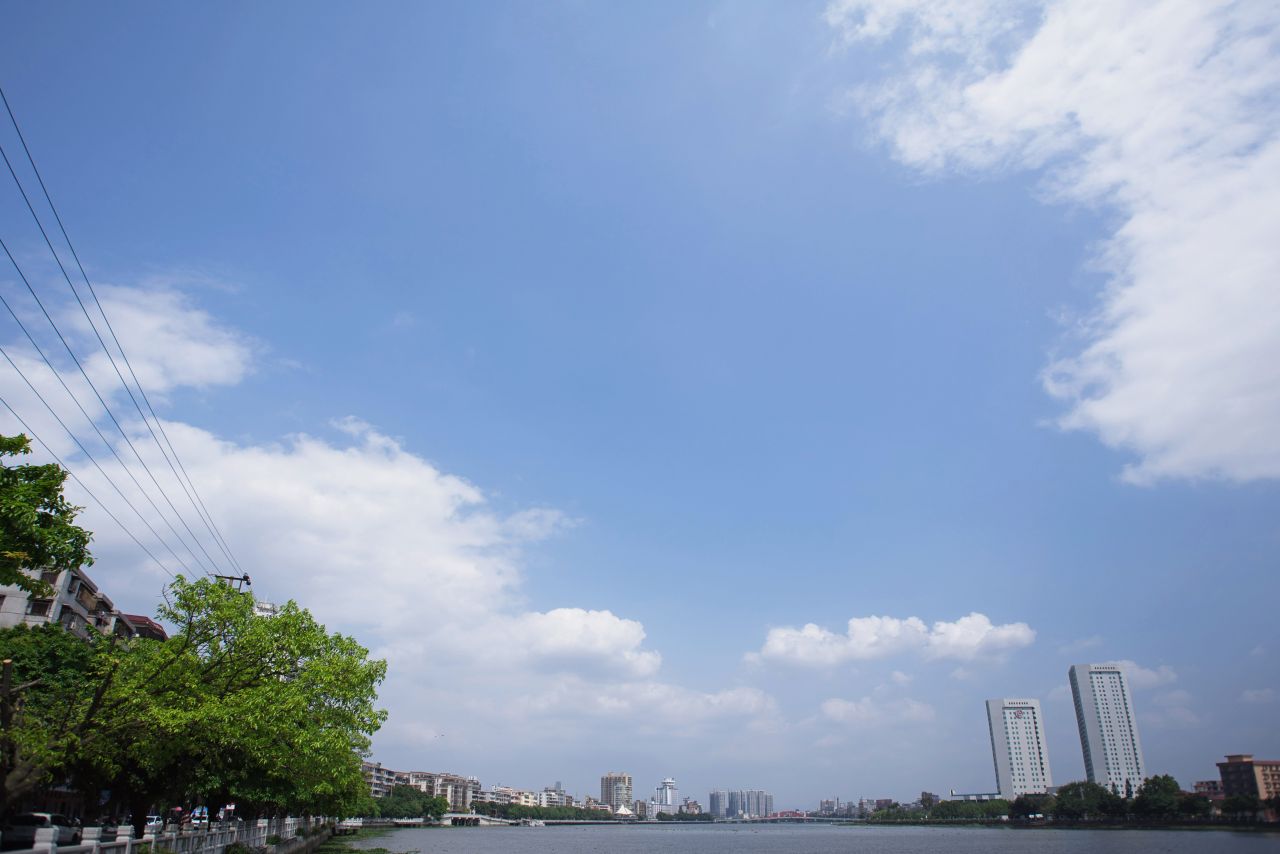 蓝天白云下的三埠 散步 三埠 长沙 半岛 潭江 街景 街道 开平 步行