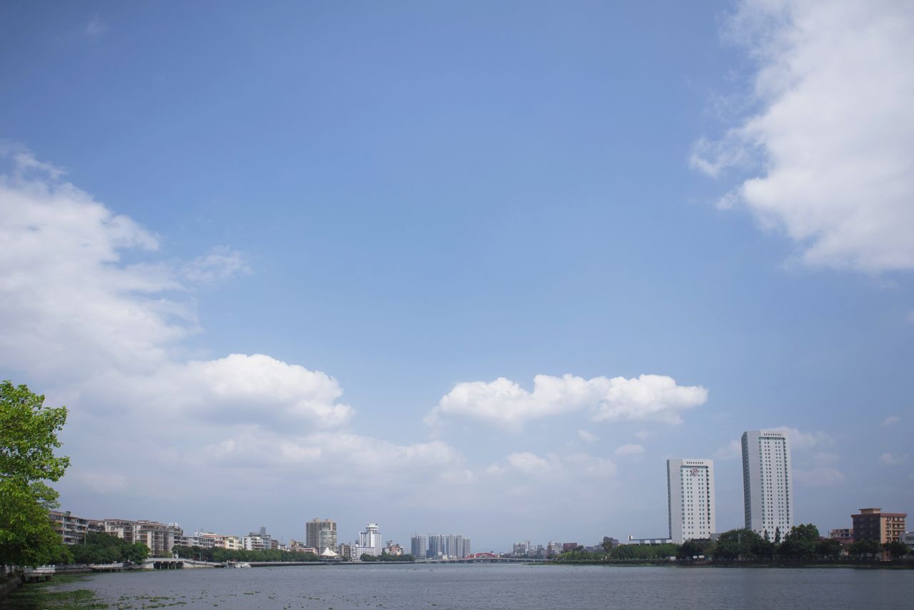 蓝天白云下的三埠 - 三埠 - 无 - 散步 三埠 长沙 半岛 潭江 街景 街道 开平 步行