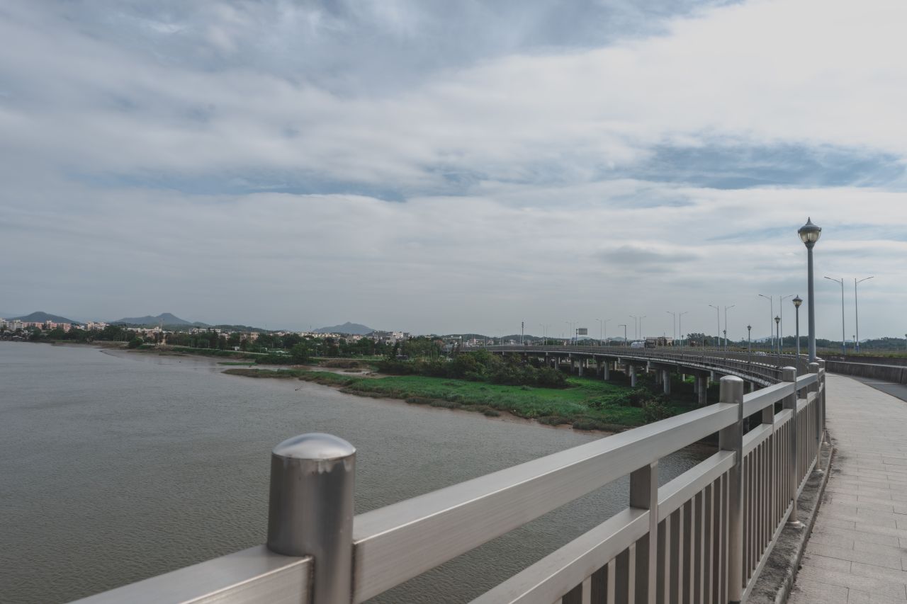 三埠大桥的沿岸风光 三埠大桥的沿岸风光