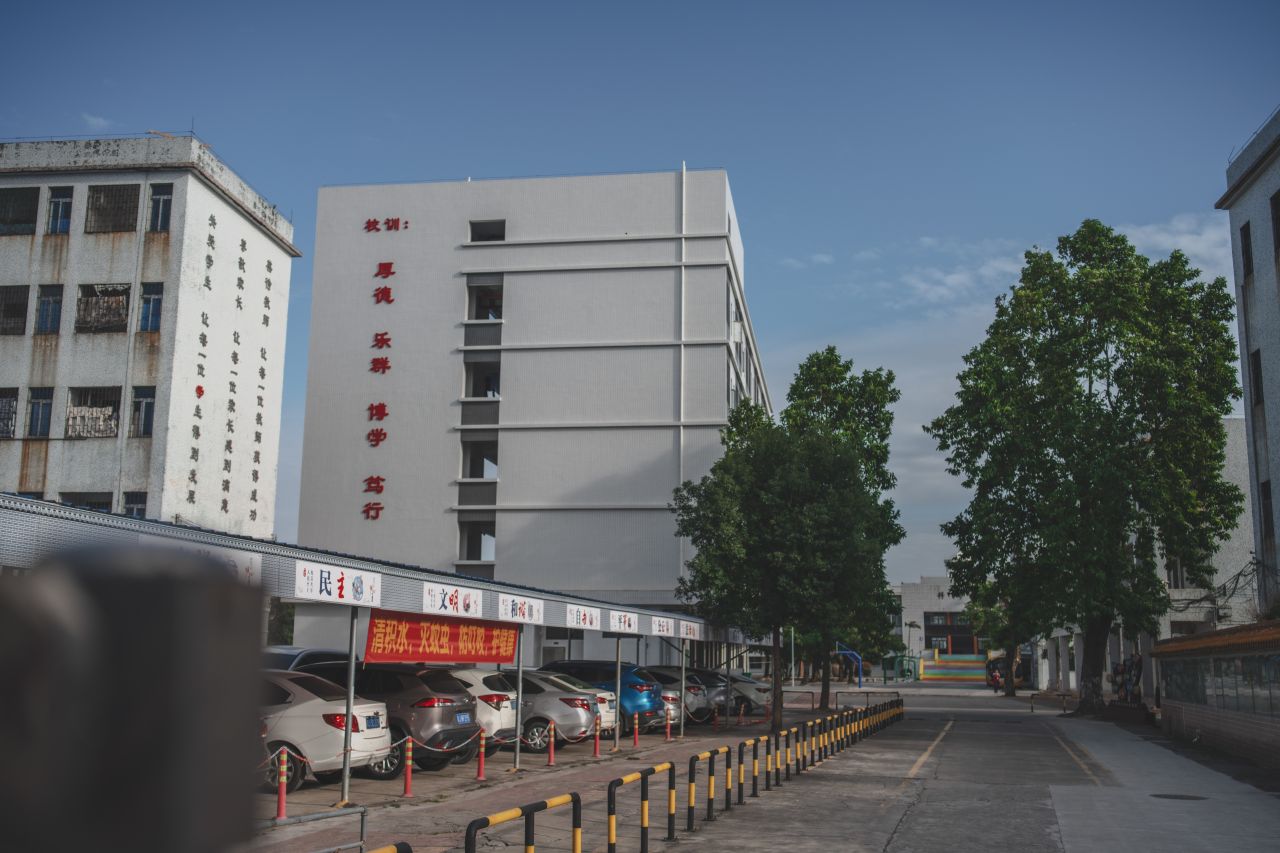 突如其来的楼冈七中 突如其来的楼冈七中