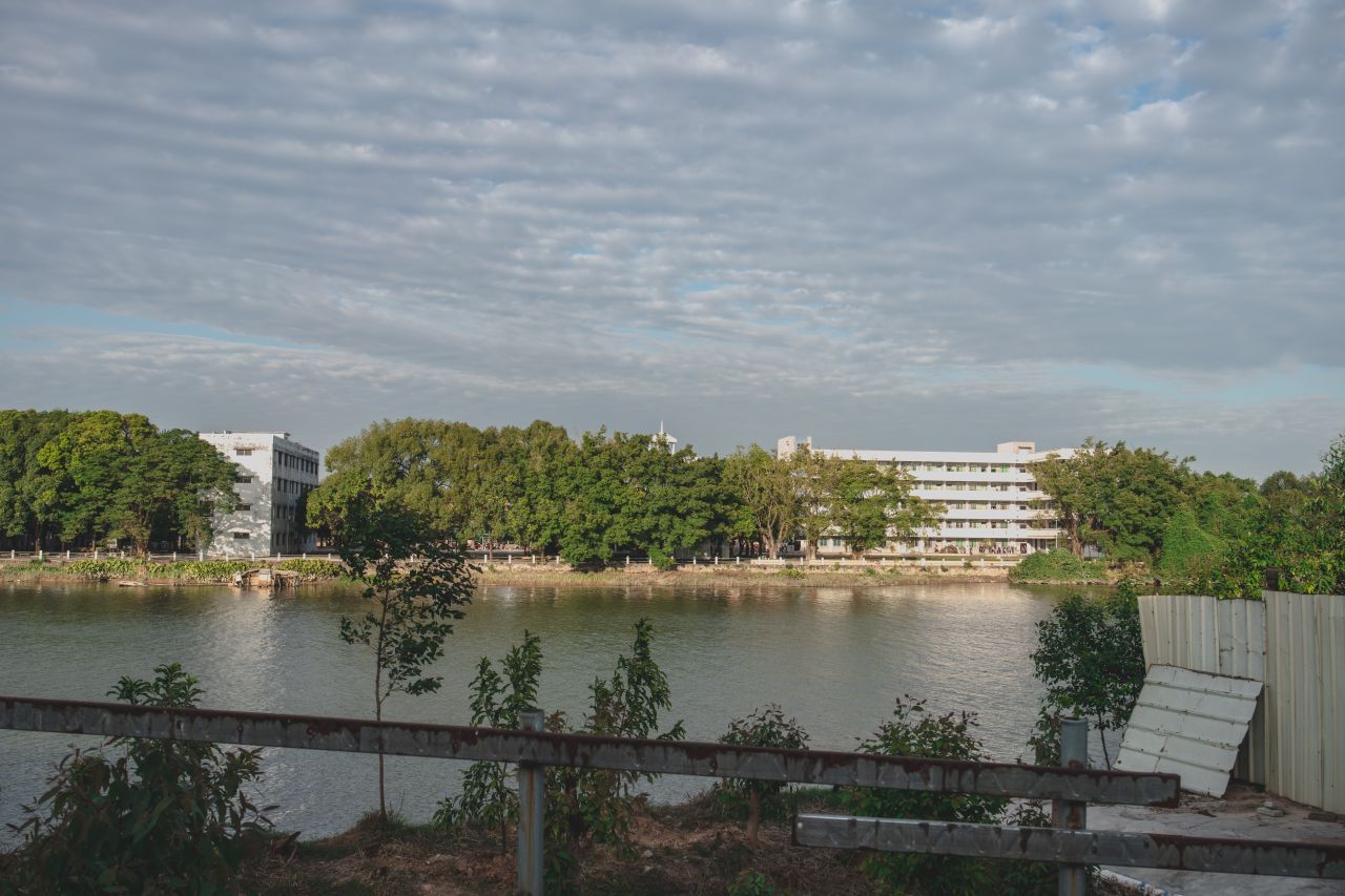 突如其来的楼冈七中 突如其来的楼冈七中